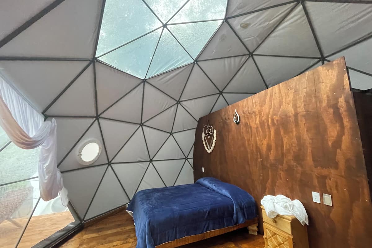 Comfort Room, Balcony, Hill View | 1 bedroom, bed sheets