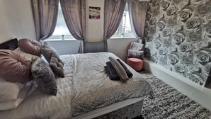 Rumah | 2 kamar tidur, setrika/meja setrika, Wi-Fi gratis, dan seprai linen