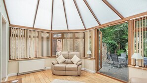 TV - 4 bedroom accommodation in Coningsby, near Lincoln (Coningsby, near Lincoln)