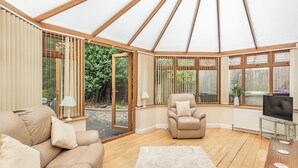 TV - 4 bedroom accommodation in Coningsby, near Lincoln (Coningsby, near Lincoln)
