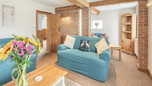 TV - 4 bedroom accommodation in Coningsby, near Lincoln (Coningsby, near Lincoln)