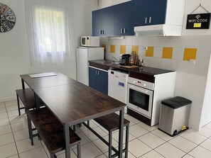Fridge, microwave, oven, dishwasher