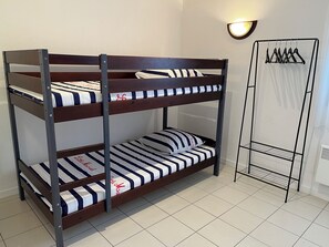 3 間睡房、熨斗/熨衫板、可攜式嬰兒床、免費 Wi-Fi