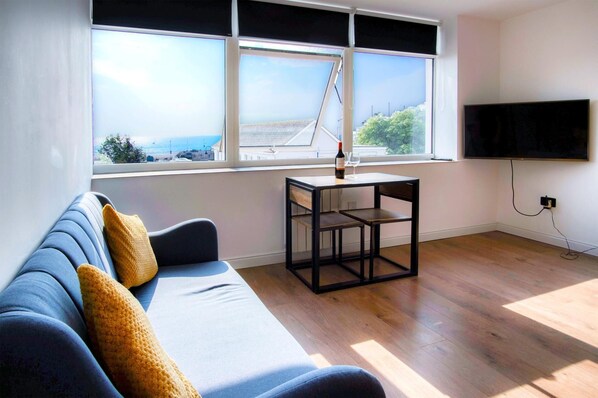 TV - Swn Y Mor - 1 Bedroom Studio - Saundersfoot (Saundersfoot)