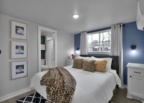 3 habitaciones, tabla de planchar con plancha, wifi y ropa de cama 