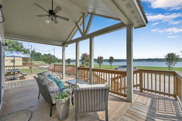 Beautiful oversized porch with 2 picnic tables and plenty of covered seating