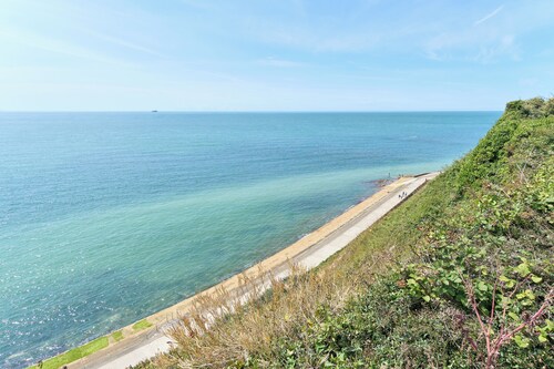 Beautiful 3 Bed Apt in Bonchurch With Sun Terrace