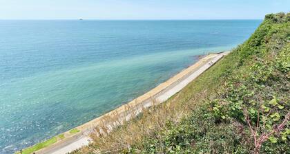 Beautiful 3 Bed Apt in Bonchurch With Sun Terrace