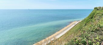 Beautiful 3 Bed Apt in Bonchurch With Sun Terrace