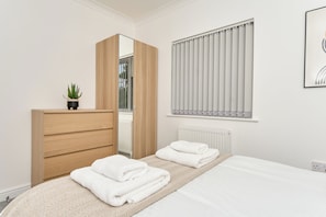 3 bedrooms, iron/ironing board, WiFi, bed sheets