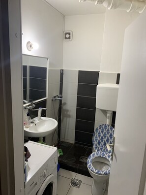 Handtücher, Seife, Toilettenpapier