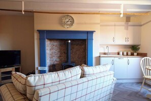 Smart TV, chimenea, oficina