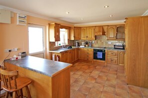 Microwave, oven, dishwasher, high chair - 3 Bed in Courtmacsherry (oc-i053) (Seven Heads)