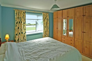 3 bedrooms, free WiFi, bed sheets - 3 Bed in Courtmacsherry (oc-i053) (Seven Heads)
