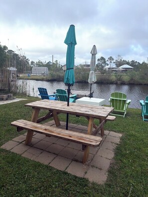 Outdoor dining - Waterfront Getaway (Bay St. Louis)