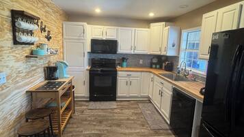 KylskÄp, mikrovÄgsugn, ugn och spishÀll