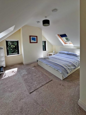 3 bedrooms, free WiFi, bed sheets