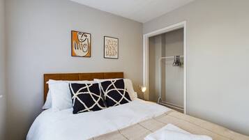 4 bedrooms, iron/ironing board, free WiFi, bed sheets