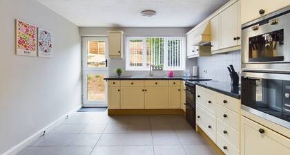 Thornton Lodge by Our Home Short Stays