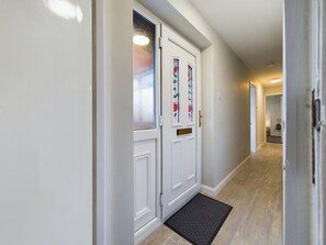 Interior - Thornton Lodge by Our Home Short Stays (Macclesfield)