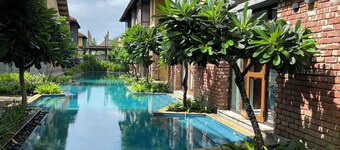 Raichak Elegant Duplex House With A Pool View.