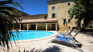 Piscine extérieure, piscine chauffée