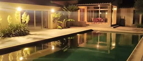 Outdoor pool, a heated pool