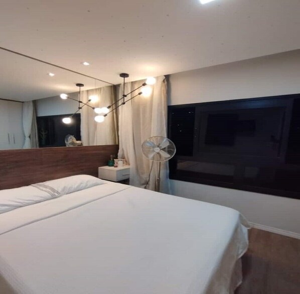 1 多间卧室、办公桌、熨斗/熨衣板、免费 WiFi