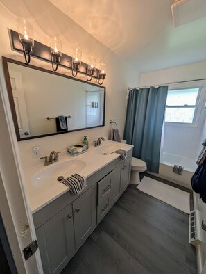 Hair dryer, towels, soap, shampoo - "Come Sail Away"
A charming place in Canandaigua designed with a sailing theme. (Canandaigua)