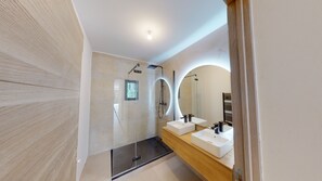 Dusche, Haartrockner, Handtücher, Seife