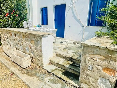 No:3 Self Catering family apartment short walk to Agathopes, Komito and Fetouri