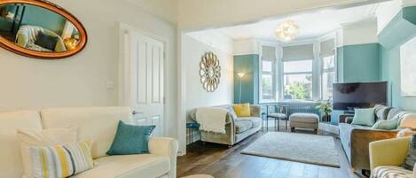 تلفزيون ذكي، مكتب، شاشة كمبيوتر