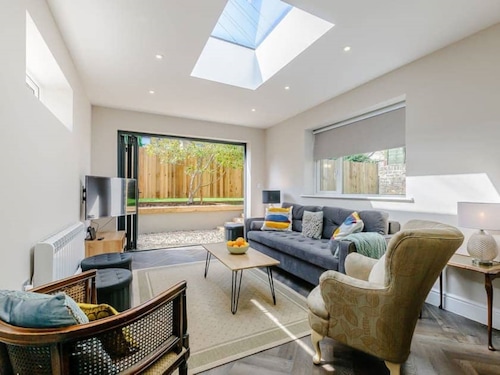 Walpole House: sleeps 19 guests  in 8 bedrooms