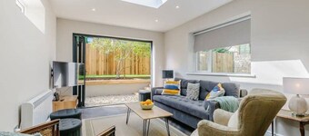 Walpole House: sleeps 19 guests  in 8 bedrooms