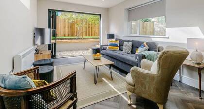 Walpole House: sleeps 19 guests in 8 bedrooms