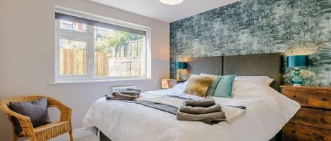 3 chambres, fer et planche à repasser, Wi-Fi, draps fournis