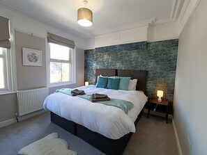 5 bedrooms, desk, iron/ironing board, free WiFi - Walpole FRONT House: sleeps 13 people in 5 bedrooms (Margate)