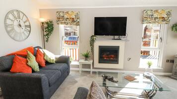 Cottage | Living area | Fireplace