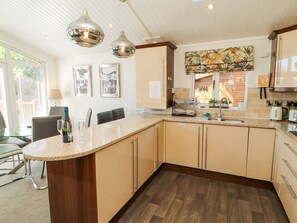 Cottage | Private kitchen - Bowness 66 (Windermere)