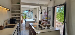 ميكروويف، فرن، موقد طهي مسطح، غسالة أطباق