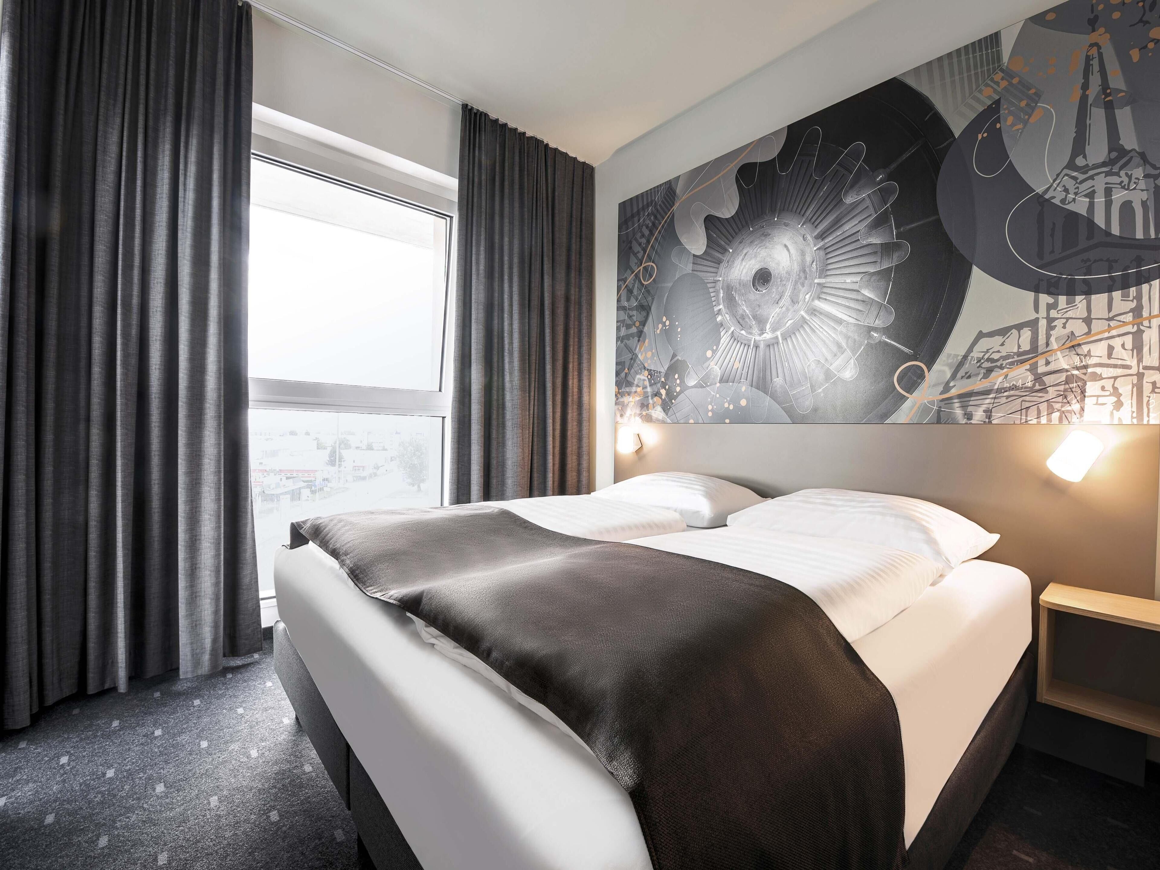 Room with French Bed | Desk, soundproofing, free WiFi