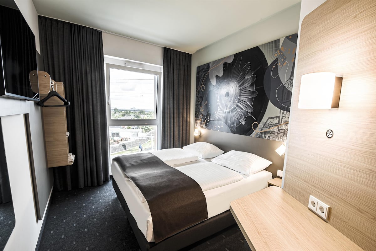 1 bedroom, desk, soundproofing, free WiFi