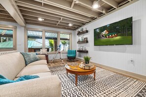 Smart-TV, Tischfußball, Stereoanlage