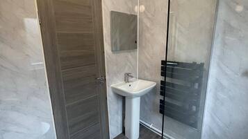 House, Multiple Beds | Bathroom