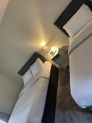 House, Multiple Beds | 5 bedrooms, iron/ironing board, free WiFi, bed sheets - Charming 5 Bedroom House in the Heart of Skerries (Skerries)