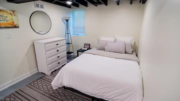 3 bedrooms, desk, iron/ironing board, travel cot