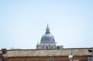 Exterior - Corso View apartment (Rome)