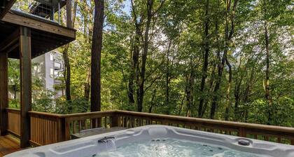 Serene Wintergreen Retreat, Nestled in the Trees