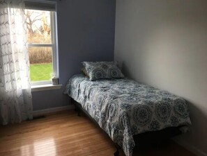 3 bedrooms, travel cot, free WiFi, bed sheets