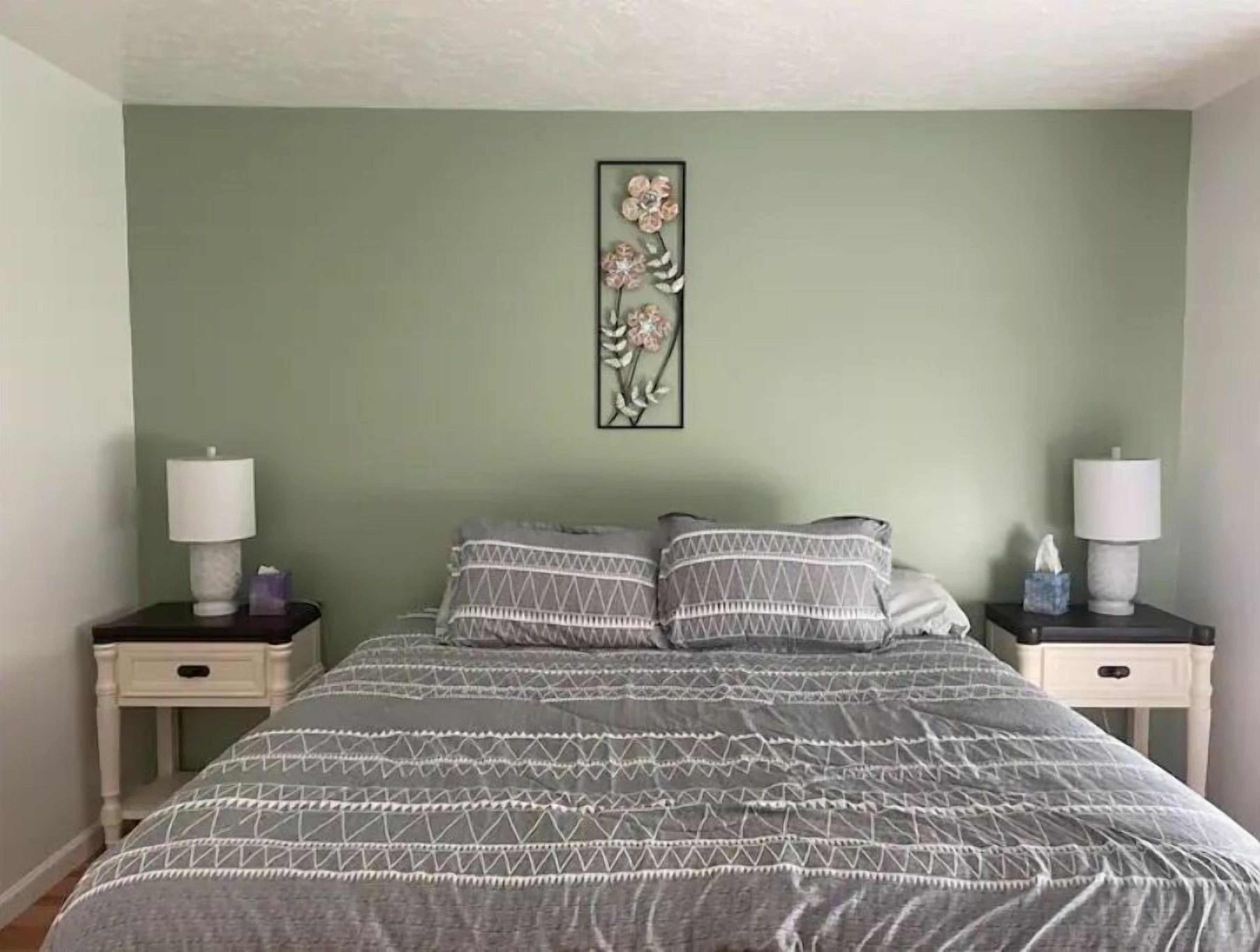 3 bedrooms, travel crib, free WiFi, bed sheets